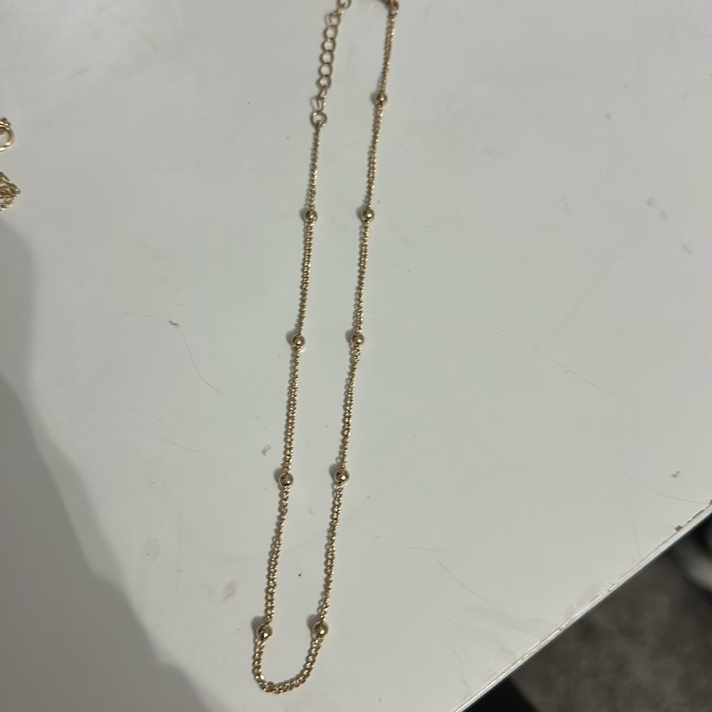 Pretty gold necklace
